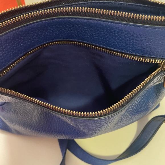 Fossil Blue Leather Crossbody Messenger Style Purse with front snap pocket - Picture 11 of 16